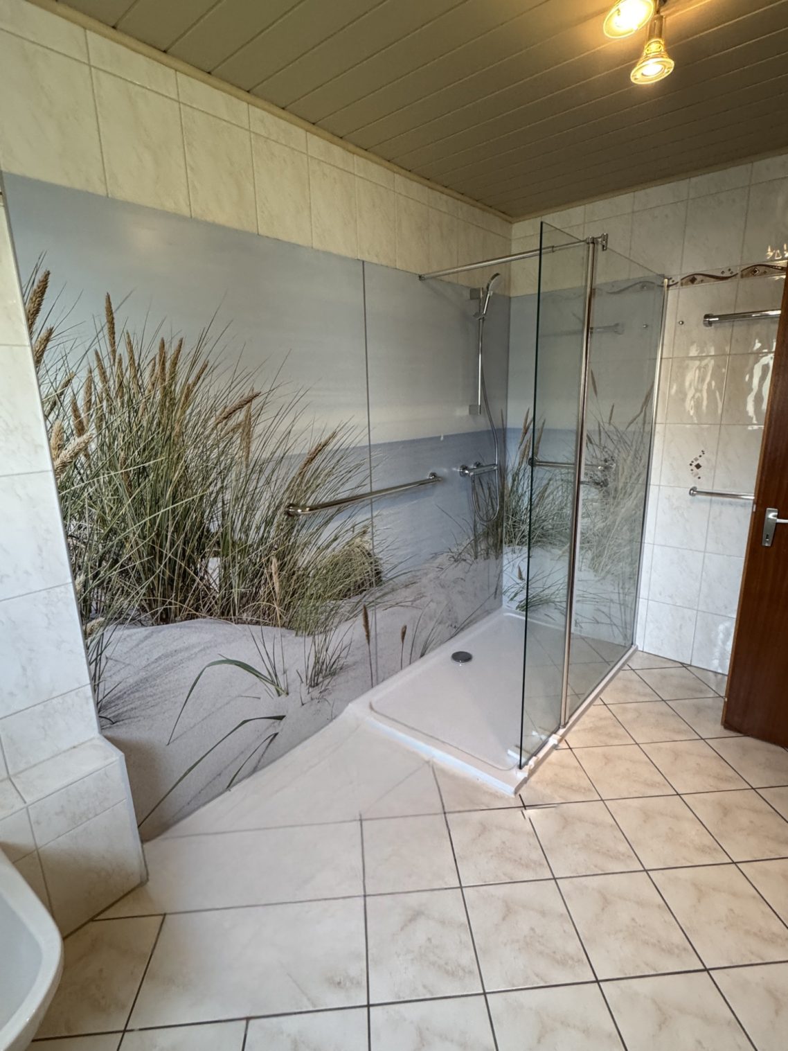 fugenlose Duschrückwand