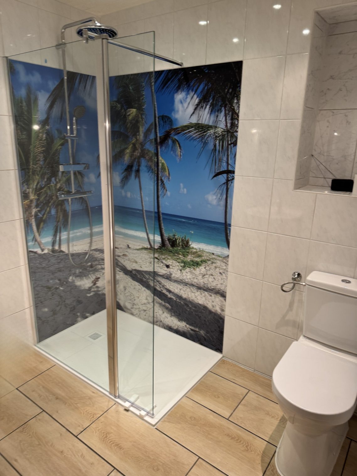 fugenlose Duschrückwand